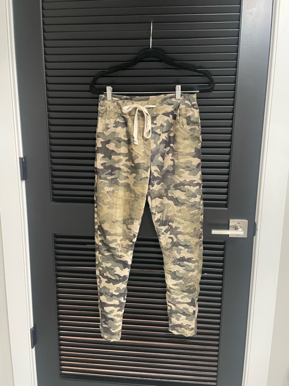 Camo Drawstring Jogger Pants - Women